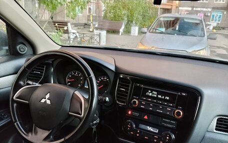 Mitsubishi Outlander III рестайлинг 3, 2013 год, 750 000 рублей, 6 фотография