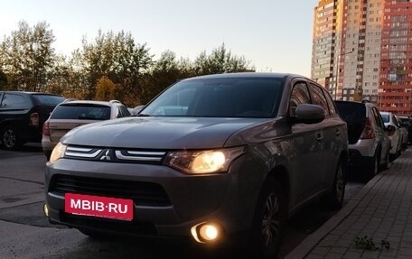 Mitsubishi Outlander III рестайлинг 3, 2013 год, 750 000 рублей, 2 фотография