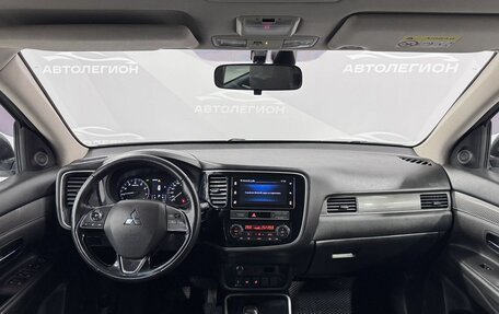 Mitsubishi Outlander III рестайлинг 3, 2018 год, 1 850 000 рублей, 11 фотография