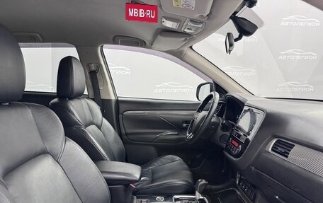 Mitsubishi Outlander III рестайлинг 3, 2018 год, 1 850 000 рублей, 10 фотография