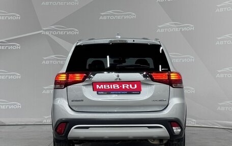 Mitsubishi Outlander III рестайлинг 3, 2018 год, 1 850 000 рублей, 4 фотография