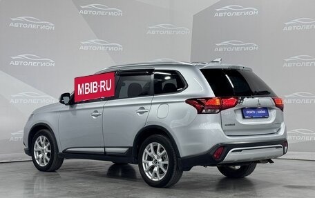 Mitsubishi Outlander III рестайлинг 3, 2018 год, 1 850 000 рублей, 3 фотография