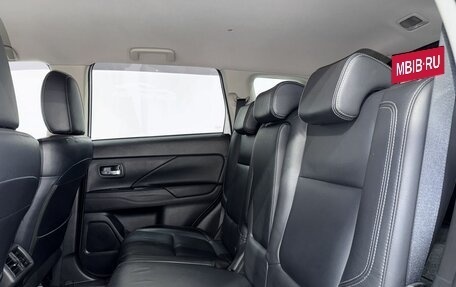 Mitsubishi Outlander III рестайлинг 3, 2018 год, 1 850 000 рублей, 15 фотография