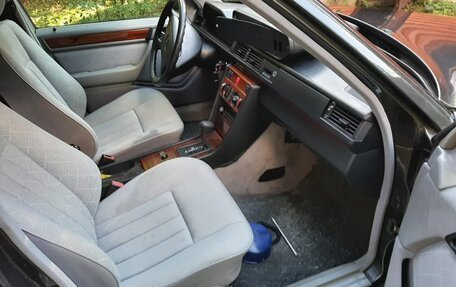 Mercedes-Benz E-Класс, 1995 год, 2 499 000 рублей, 9 фотография