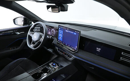 Volkswagen Tiguan, 2024 год, 4 690 000 рублей, 9 фотография