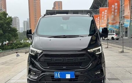 Ford Tourneo Custom, 2024 год, 4 190 000 рублей, 2 фотография