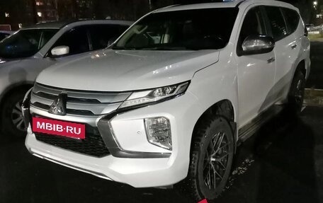 Mitsubishi Pajero Sport III рестайлинг, 2020 год, 4 050 000 рублей, 2 фотография