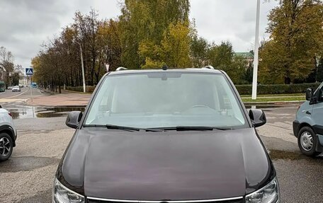 Volkswagen Caravelle T6 рестайлинг, 2017 год, 2 800 000 рублей, 1 фотография