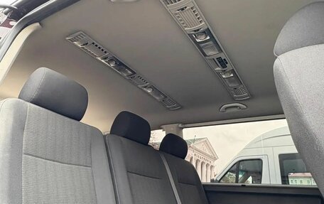 Volkswagen Caravelle T6 рестайлинг, 2017 год, 2 800 000 рублей, 6 фотография