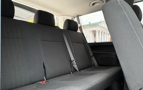 Volkswagen Caravelle T6 рестайлинг, 2017 год, 2 800 000 рублей, 13 фотография