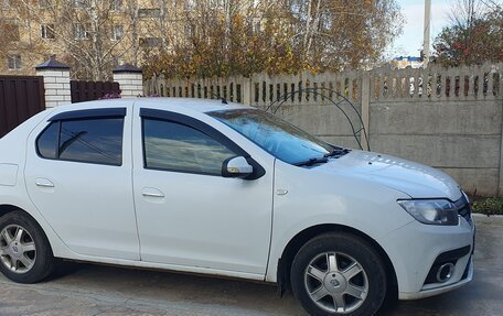 Renault Logan II, 2018 год, 600 000 рублей, 2 фотография