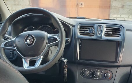Renault Logan II, 2018 год, 600 000 рублей, 5 фотография