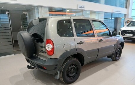 Chevrolet Niva I рестайлинг, 2018 год, 845 000 рублей, 6 фотография