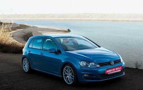 Volkswagen Golf VII рестайлинг, 2013 год, 990 000 рублей, 30 фотография