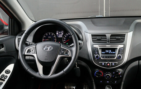 Hyundai Solaris II рестайлинг, 2015 год, 1 000 000 рублей, 10 фотография