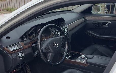 Mercedes-Benz E-Класс, 2011 год, 1 300 000 рублей, 6 фотография