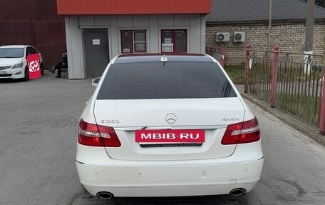 Mercedes-Benz E-Класс, 2011 год, 1 300 000 рублей, 4 фотография