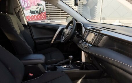 Toyota RAV4, 2017 год, 2 200 000 рублей, 6 фотография