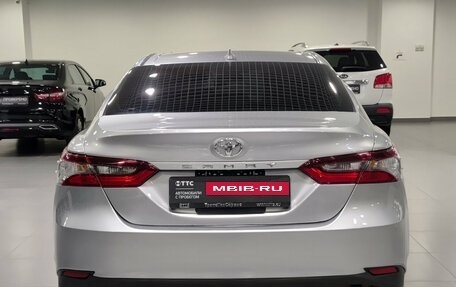 Toyota Camry, 2022 год, 2 430 000 рублей, 10 фотография