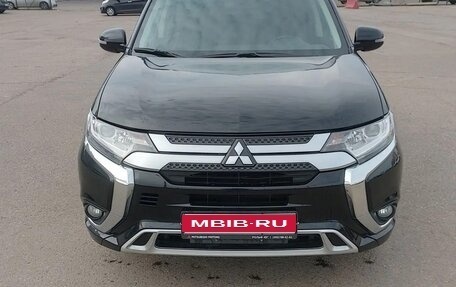 Mitsubishi Outlander III рестайлинг 3, 2022 год, 2 700 000 рублей, 1 фотография