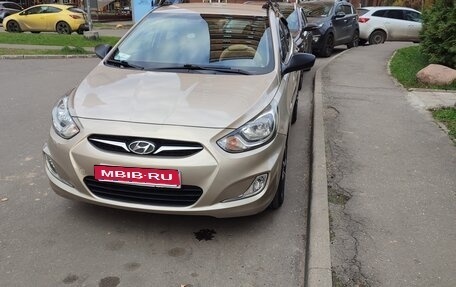 Hyundai Solaris II рестайлинг, 2012 год, 700 000 рублей, 1 фотография