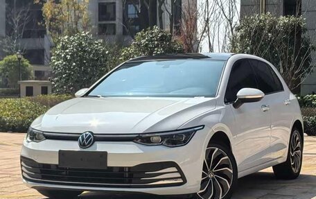 Volkswagen Golf VIII, 2023 год, 2 020 000 рублей, 1 фотография