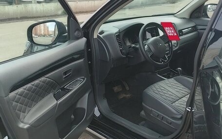 Mitsubishi Outlander III рестайлинг 3, 2022 год, 2 700 000 рублей, 7 фотография