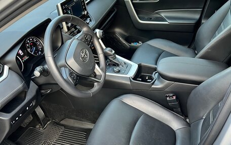 Toyota RAV4, 2022 год, 4 250 000 рублей, 12 фотография