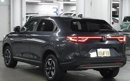 Honda Vezel, 2022 год, 1 650 000 рублей, 3 фотография