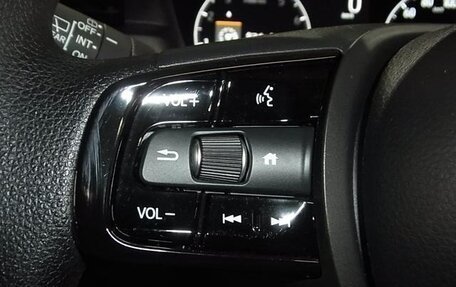 Honda Vezel, 2022 год, 1 650 000 рублей, 16 фотография