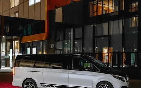 Mercedes-Benz V-Класс, 2022 год, 6 500 000 рублей, 3 фотография