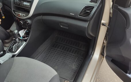 Hyundai Solaris II рестайлинг, 2012 год, 700 000 рублей, 7 фотография