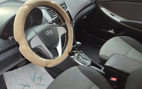 Hyundai Solaris II рестайлинг, 2012 год, 700 000 рублей, 5 фотография