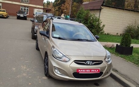 Hyundai Solaris II рестайлинг, 2012 год, 700 000 рублей, 3 фотография
