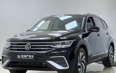 Volkswagen Tiguan II, 2023 год, 2 330 000 рублей, 1 фотография