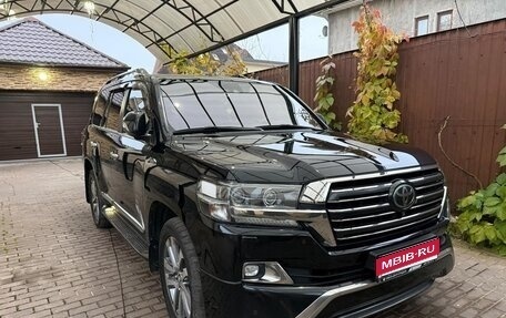 Toyota Land Cruiser 200, 2017 год, 5 650 000 рублей, 1 фотография