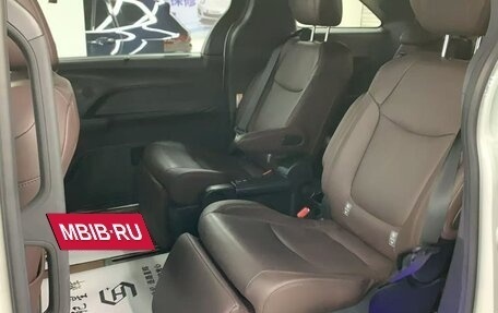 Toyota Sienna, 2022 год, 7 850 000 рублей, 5 фотография