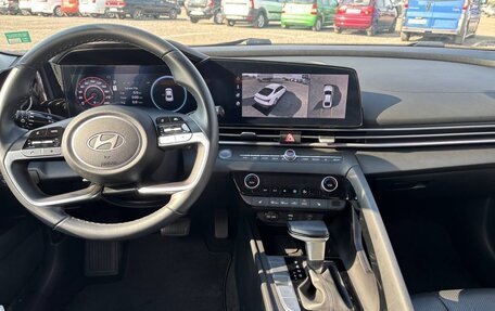 Hyundai Elantra, 2023 год, 2 400 000 рублей, 6 фотография