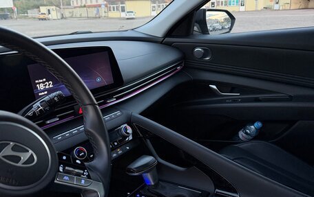 Hyundai Elantra, 2023 год, 2 400 000 рублей, 3 фотография