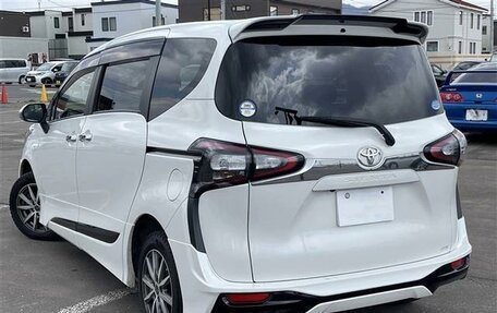 Toyota Sienta II, 2022 год, 1 080 000 рублей, 4 фотография