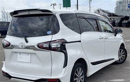 Toyota Sienta II, 2022 год, 1 080 000 рублей, 6 фотография