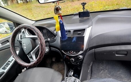 Hyundai Solaris II рестайлинг, 2013 год, 680 000 рублей, 12 фотография