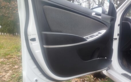 Hyundai Solaris II рестайлинг, 2013 год, 680 000 рублей, 20 фотография