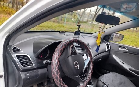 Hyundai Solaris II рестайлинг, 2013 год, 680 000 рублей, 21 фотография