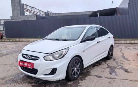 Hyundai Solaris II рестайлинг, 2013 год, 680 000 рублей, 23 фотография