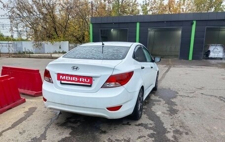 Hyundai Solaris II рестайлинг, 2013 год, 680 000 рублей, 24 фотография