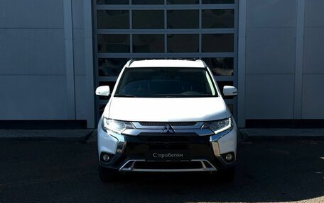 Mitsubishi Outlander III рестайлинг 3, 2019 год, 1 999 000 рублей, 8 фотография