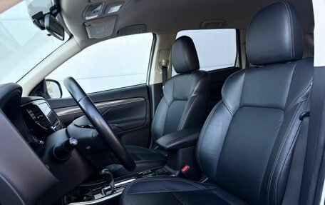 Mitsubishi Outlander III рестайлинг 3, 2019 год, 1 999 000 рублей, 9 фотография