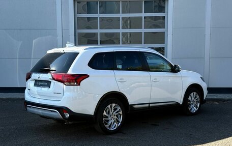 Mitsubishi Outlander III рестайлинг 3, 2019 год, 1 999 000 рублей, 5 фотография