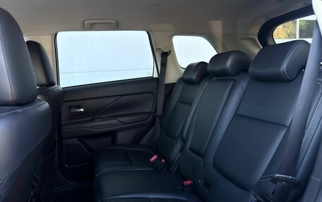 Mitsubishi Outlander III рестайлинг 3, 2019 год, 1 999 000 рублей, 10 фотография